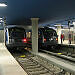C-Zug 603 als U1 (rechts) im U-Bahnhof Olympia-Einkaufszentrum