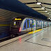 C2-Zug 742 als U4 im U-Bahnhof Arabellapark