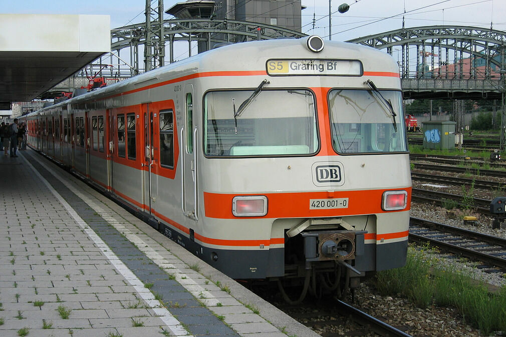 S-Bahnwagen 420 001 noch im normalen Linienbetrieb im Jahr 2003