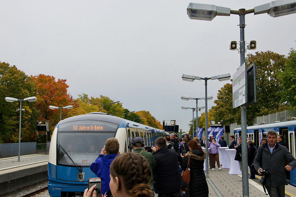 Präsentation des C2-Zuges in Sonderdesign zum Jubiläum 50 Jahre U-Bahn München