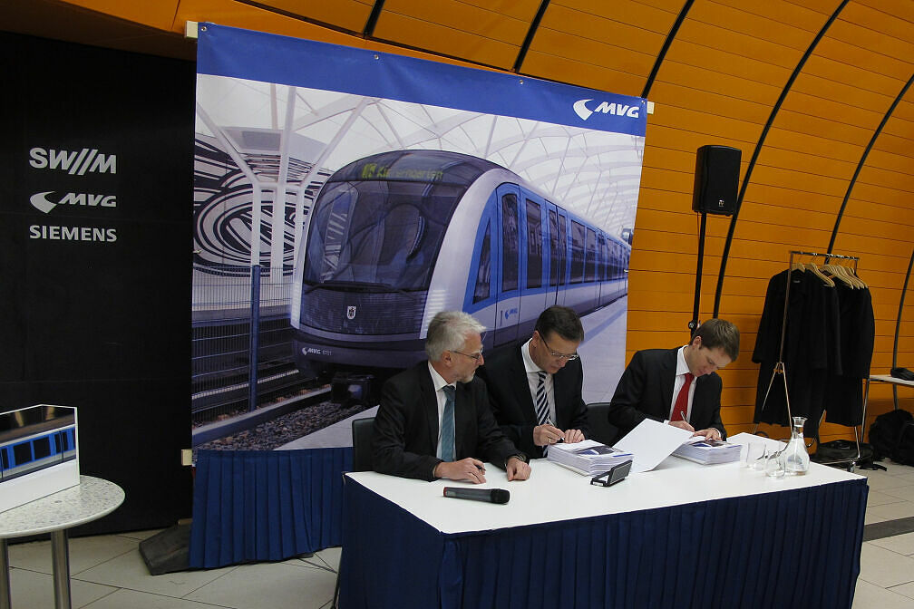 Unterzeichnung des Vertrages zum Kauf der C2-Züge