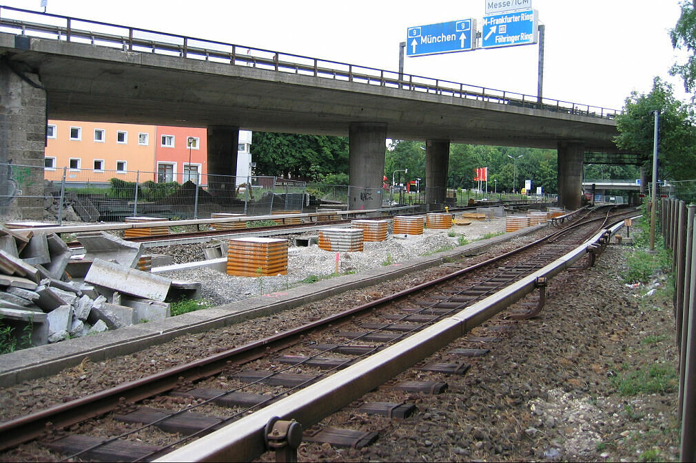 Baustelle Tatzelwurm – Unterquerung der U-Bahn Blickrichtung Südosten