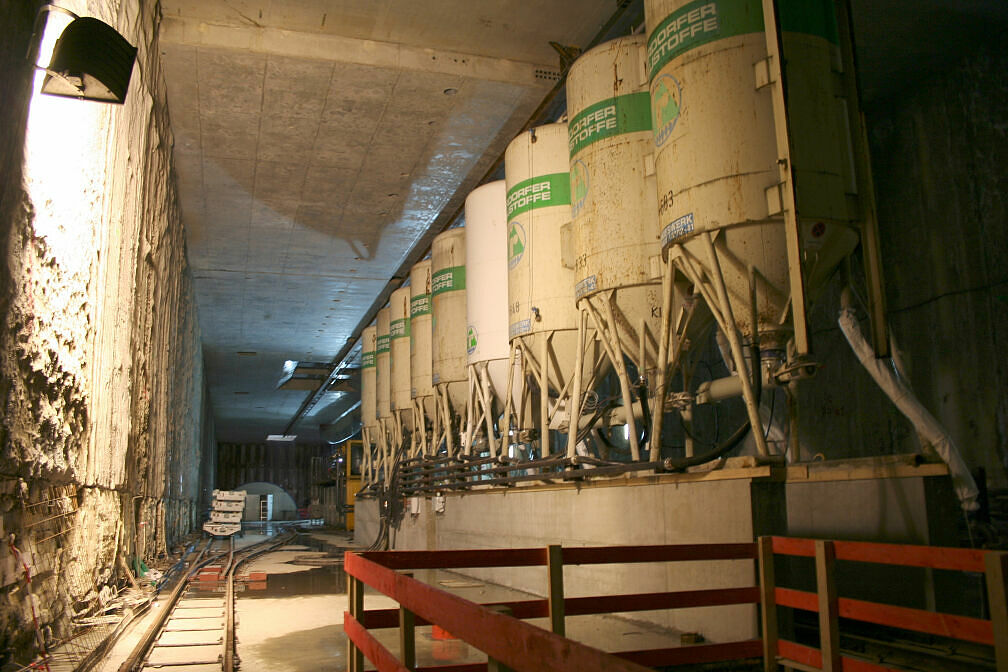 Baustoffzwischenlager im künftigen U-Bahnhof Moosach