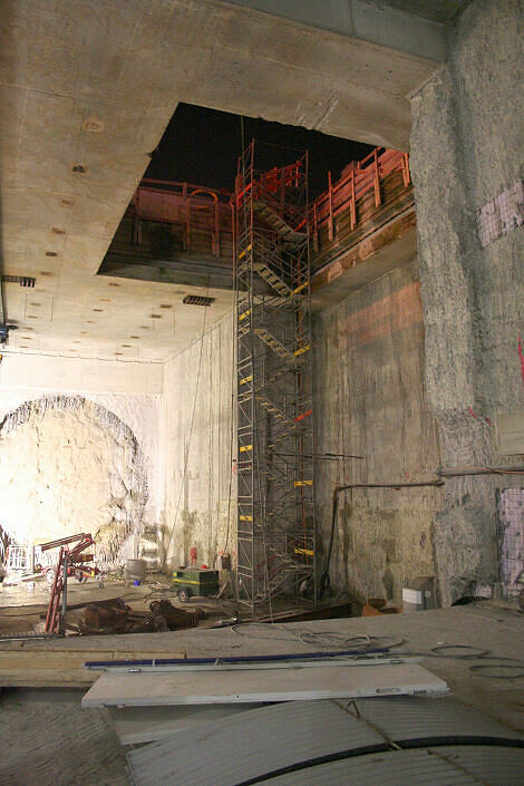 Zugangstreppen zur Tunnelbaustelle Moosach