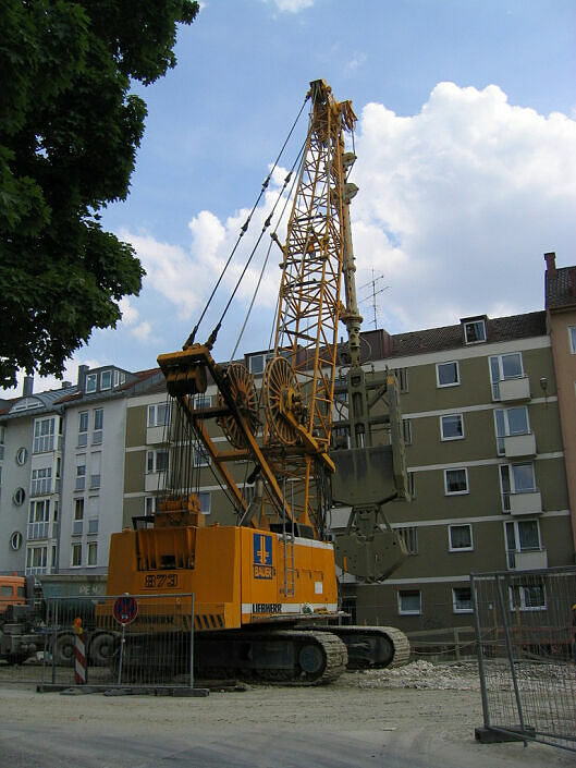 Schlitzwandbagger U-Bahnbaustelle U3 Moosach