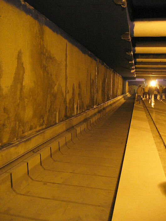 Leerer Gleistrog im Bahnhof OEZ (U3)
