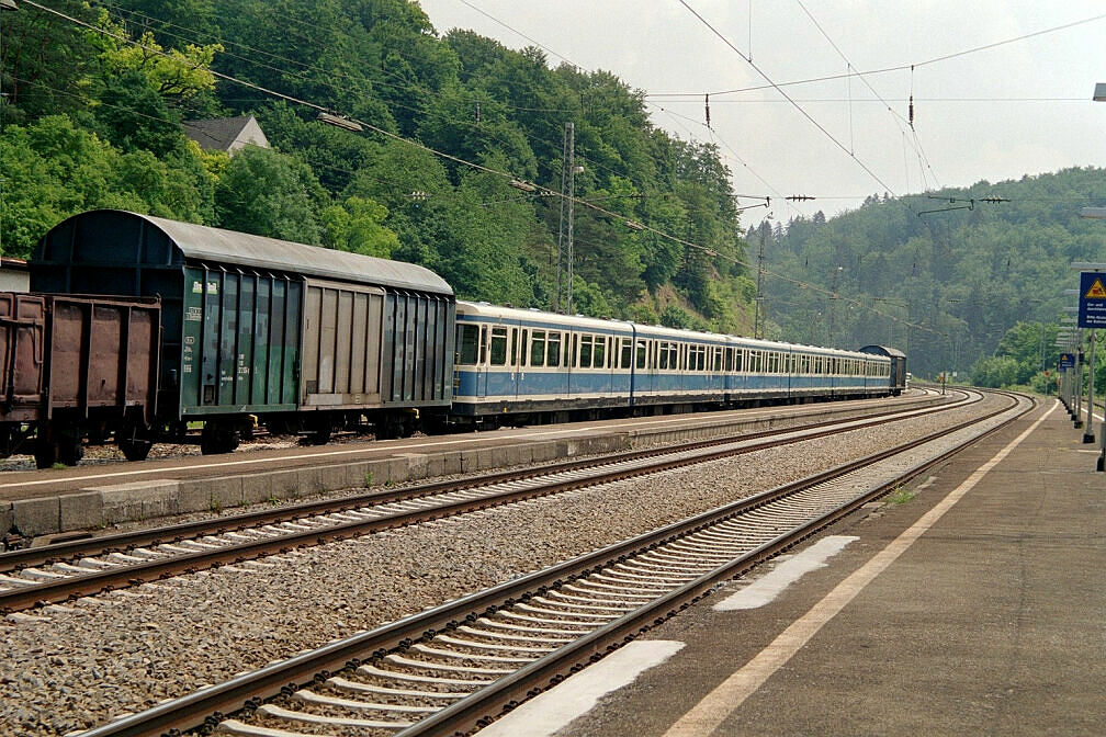 Überführung dreier U-Bahn-Wagen 2003 – Aufenthalt zum Wasserfassen in Eichstätt Bahnhof