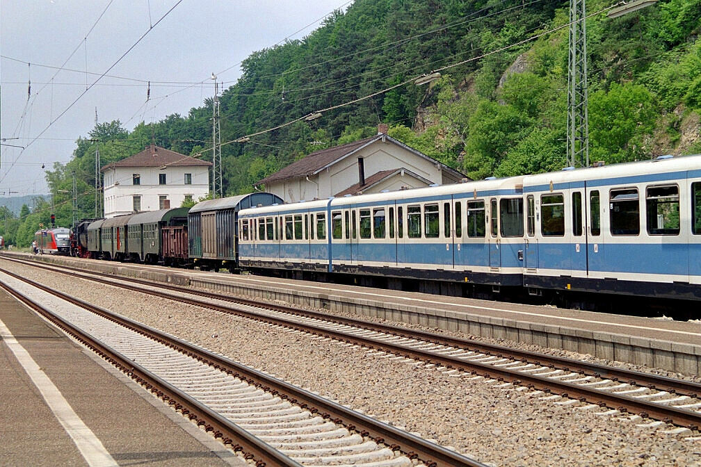 Überführung dreier U-Bahn-Wagen 2003 - Aufenthalt zum Wasserfassen in Eichstätt Bahnhof