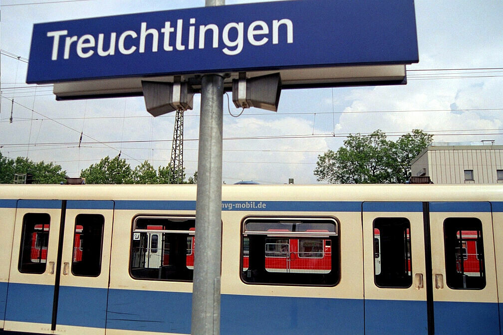 Überführung dreier U-Bahn-Wagen 2003 - Aufenthalt in Treuchtlingen