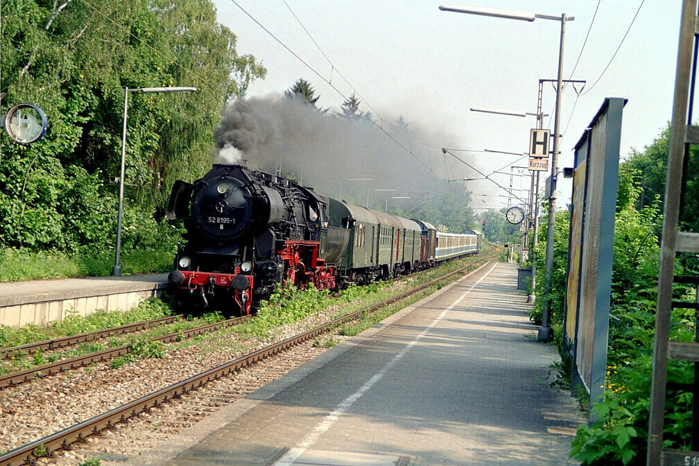 Überführung dreier U-Bahn-Wagen 2003 – Der Zug durchfährt Englschalking