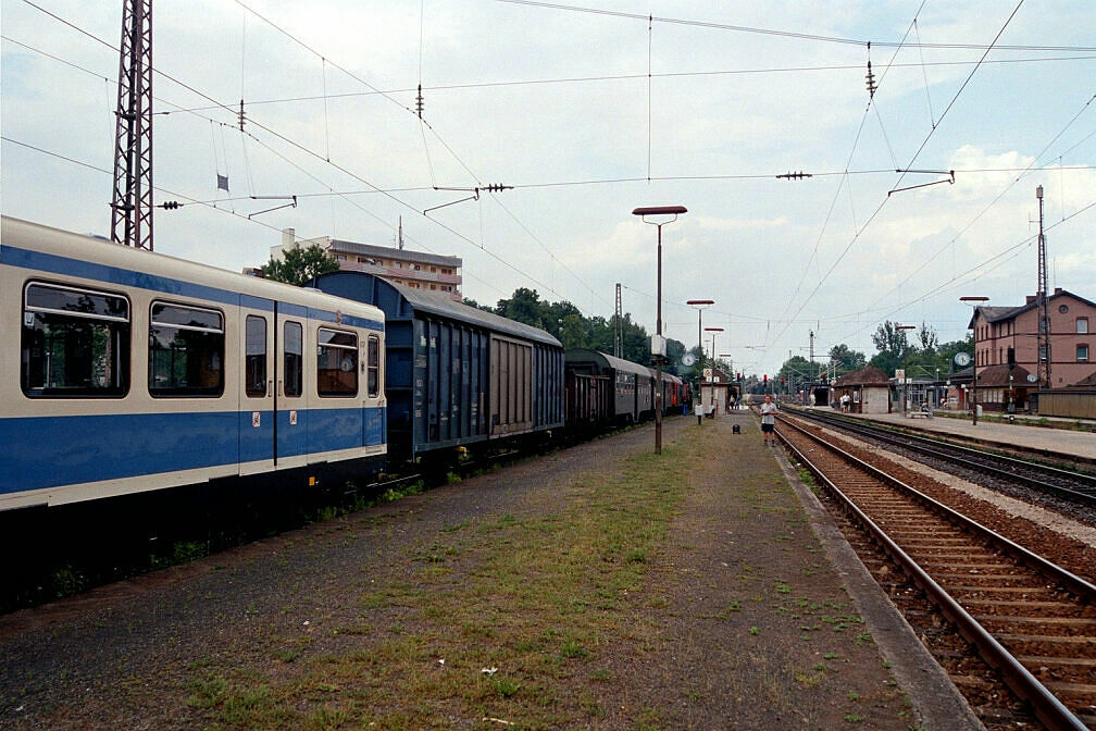 Überführung dreier U-Bahn-Wagen 2003 - Standzeit in Roth