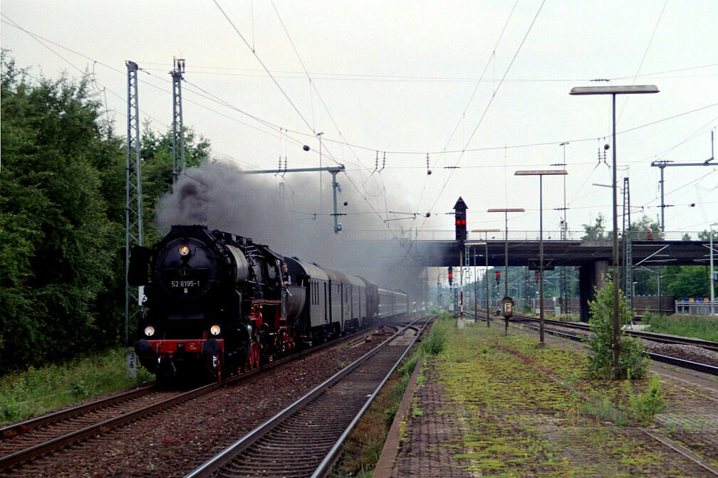 Überführung dreier U-Bahn-Wagen 2003 – Durchfahrt in Eibach