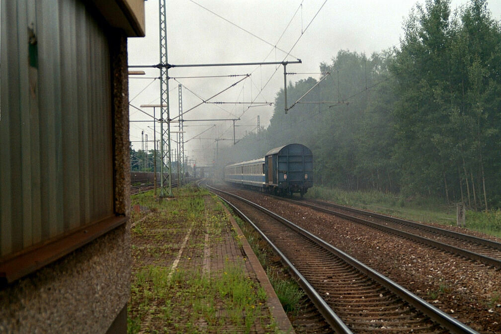 Überführung dreier U-Bahn-Wagen 2003 – Durchfahrt in Eibach
