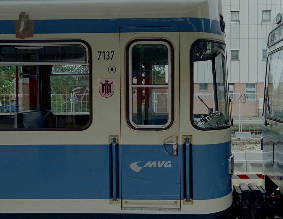 Überführung dreier U-Bahn-Wagen 2003 – Entfernte Außensignalleuchten